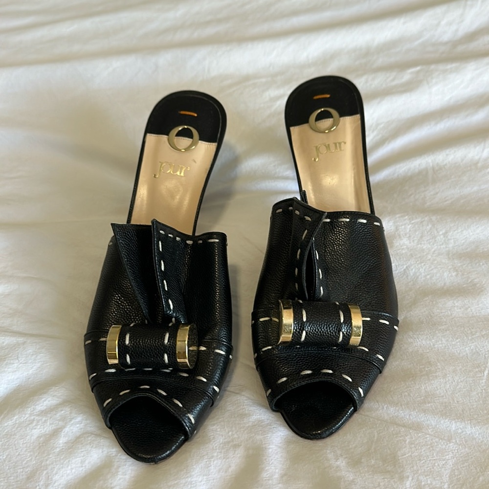 Jour black and gold low heel